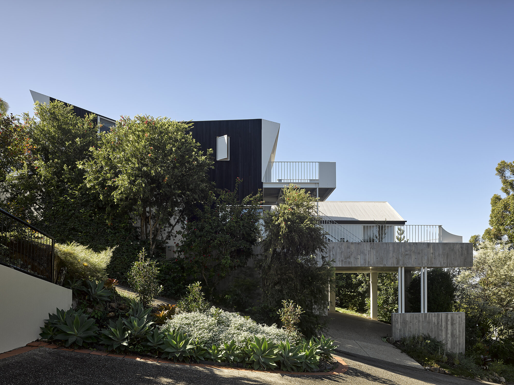 Interior photograph of Ashgrove Hillside House by Christopher Frederick Jones